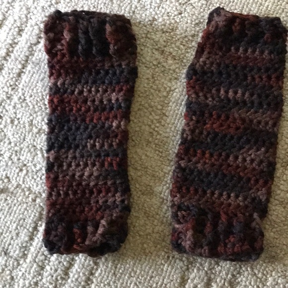 Faux Paws 🐾 - Picture 1 of 3